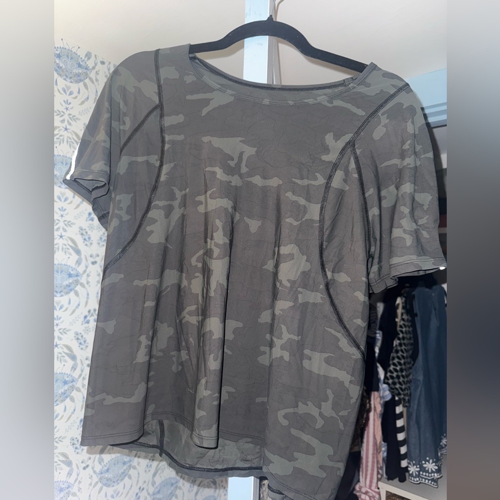 🍋SALE🍋 Lululemon Outrun The Heat Short Sleeve Incognito Camo - Picture 3 of 6